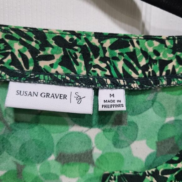 2/$30 Kelly Green Tunic with Nice Print - Size Medium - Picture 3 of 4